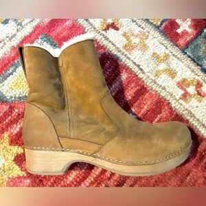 Dansko Bettie Booties Nubuck size 39